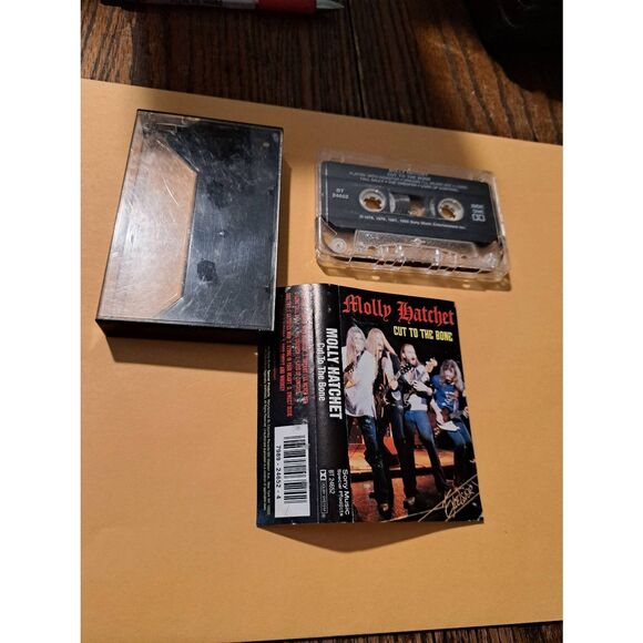 Vintage 1993 Molly Hatchet Cut to the Bone Cassette Sony Music Case Cover - Picture 3 of 4